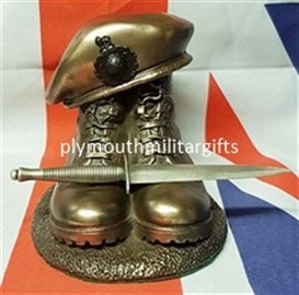 Royal Marine (RM) Boot and Beret with Cdo Dagger